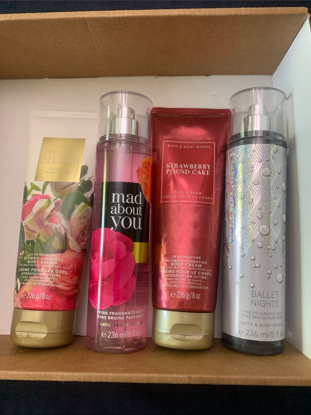 Bath & Body Works lot- 4 new full sized- 2 lotions 2 sprays